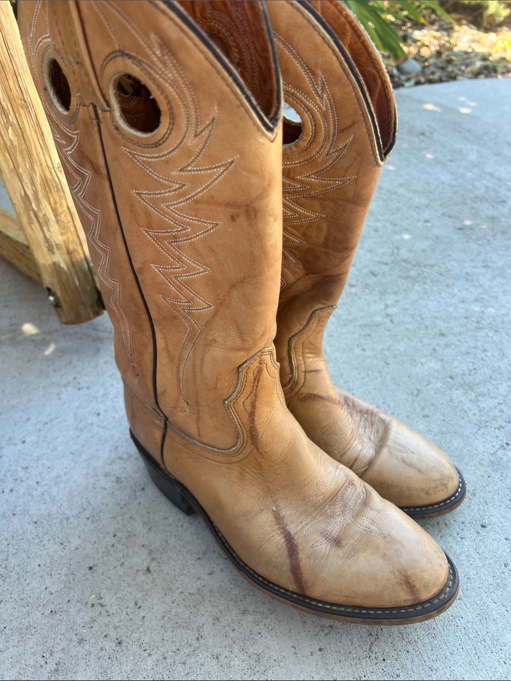 Vintage 70s ACME Tan Leather Cowboy Boots